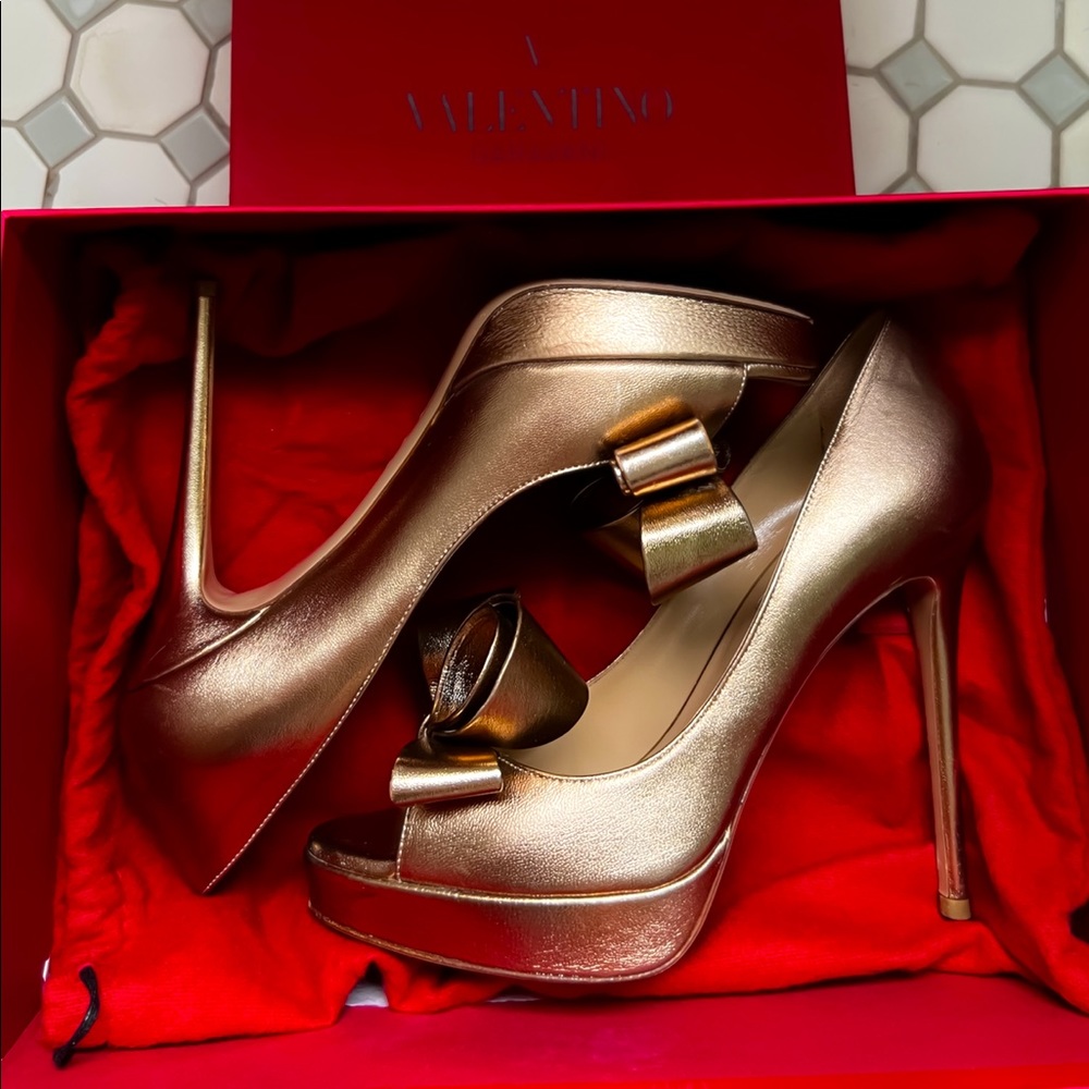 RARE Valentino Gold Bow - Like new condition!